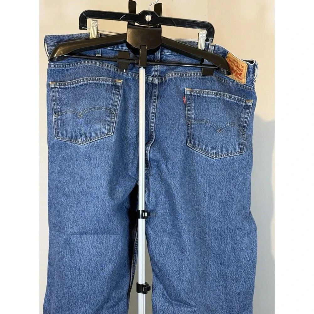 Levi’s Men’s Blue Denim Jeans Relaxed Fit Straight Mid Rise Medium Wash 5-Pocket